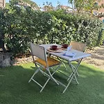Jardin Ensoleille Avec Piscine Et Clim Classe 1 Etoile Proche Grazel *