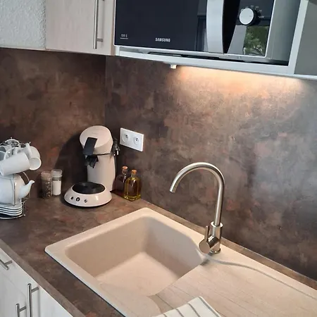 Jardin Ensoleille Avec Piscine Et Clim Classe 1 Etoile Proche Grazel جرْويسا
